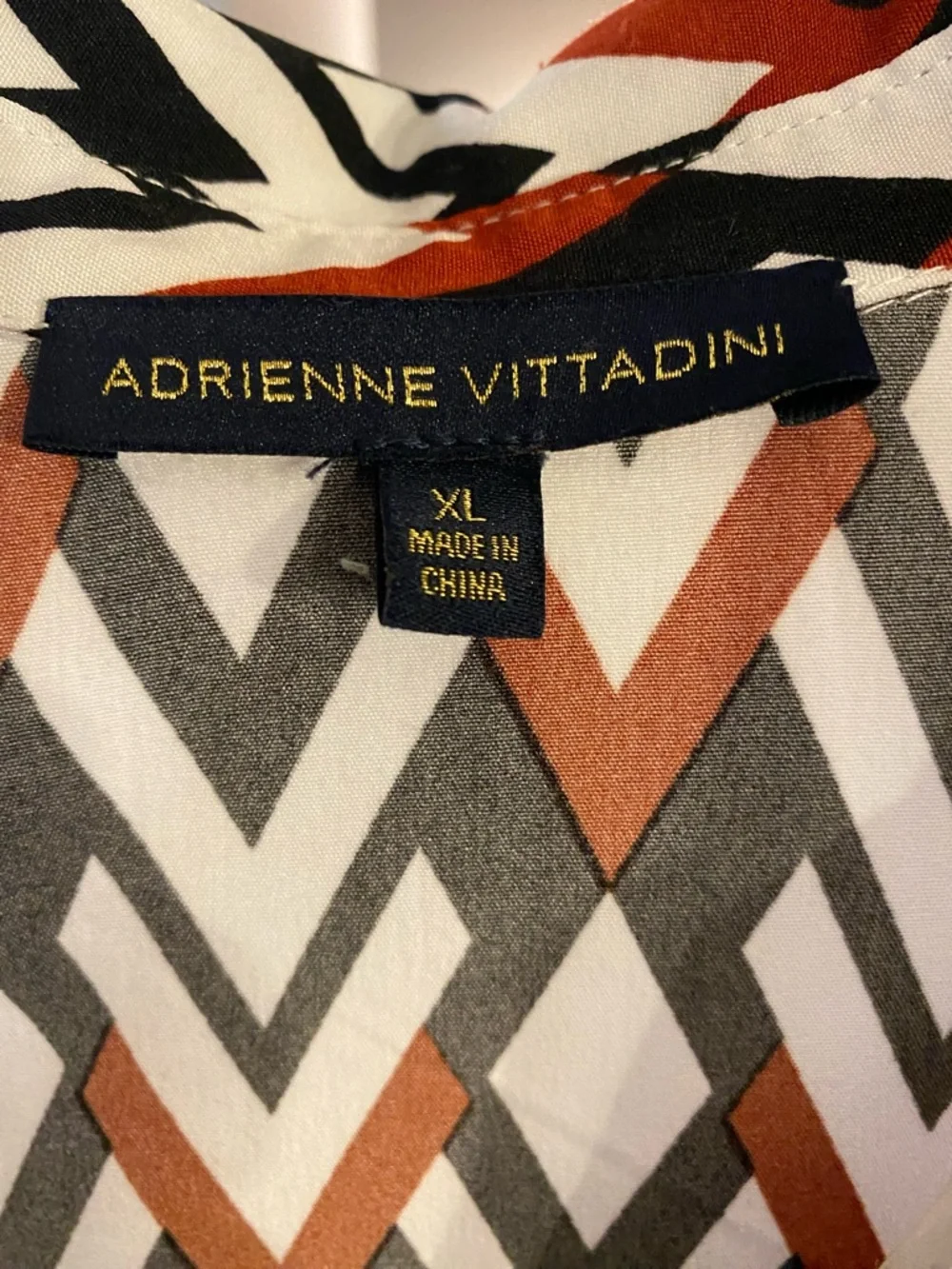 Adrienne Vittadini Chevron Print Button-Front Shirt - Size XL - EUC! - Picture 4 of 4